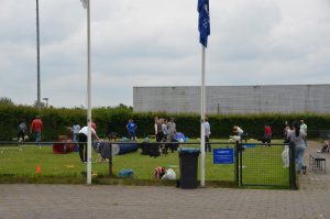 2017-06-20 drukte op het puppy veld